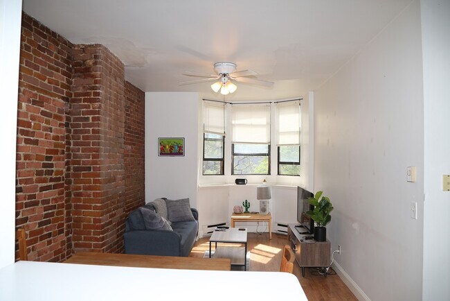 Building Photo - 366 Dorchester St