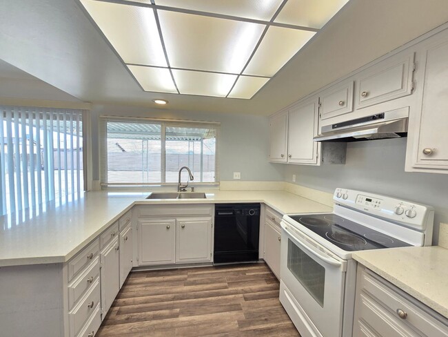 Foto del edificio - For Rent: Spacious 4-Bedroom / 3 Full bathrooms /  Home with Covered Patio & Modern Upgrades