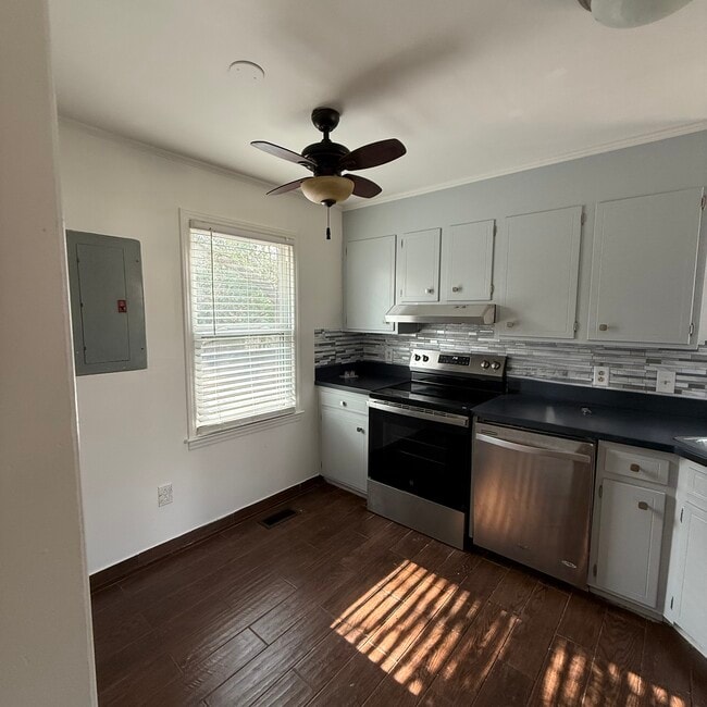 Building Photo - 8632 Conklin Pl