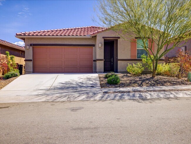 Building Photo - 4 Bedroom and 3 Bath