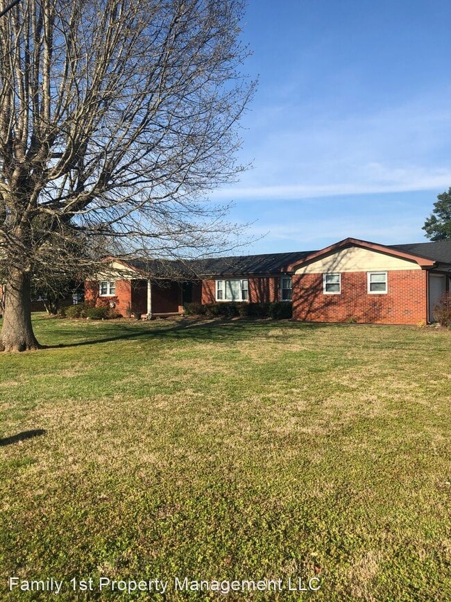 Building Photo - 3 br, 2.5 bath House - 81 Green Hills Dr.