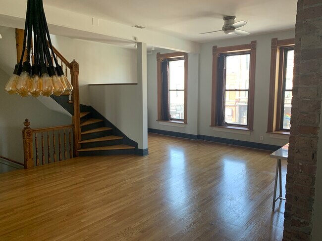 Building Photo - 1433 W Chicago Ave
