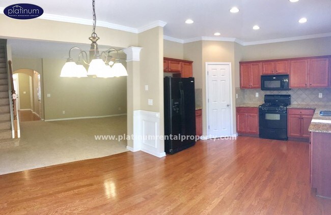 Building Photo - 5137 Sherwood Way