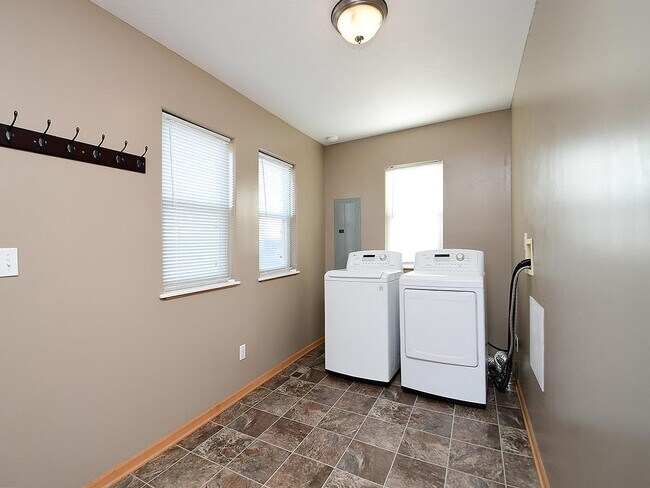 Foto del edificio - 161 S Walnut St