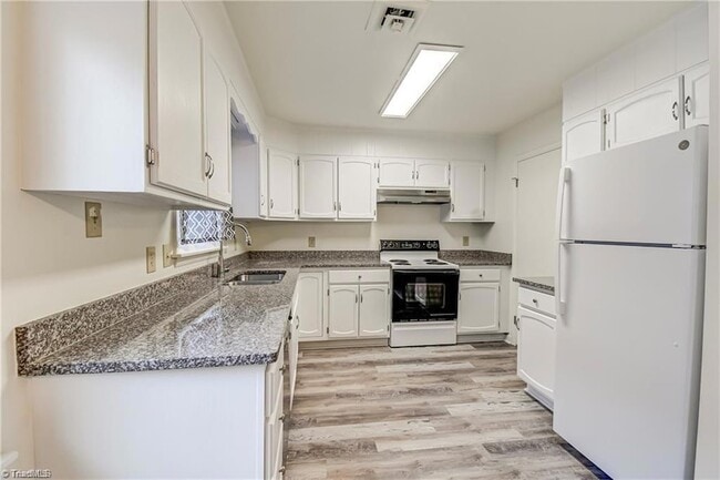 Building Photo - 115 S Mendenhall St