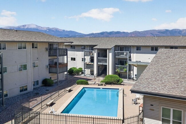 Building Photo - 5030 El Camino Dr