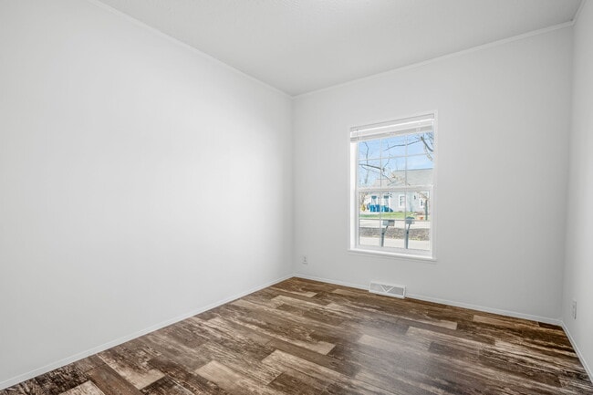 Building Photo - Sheridan Duplex Unit (no garage)
