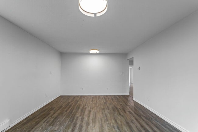 Building Photo - 45595 Lewis Ave