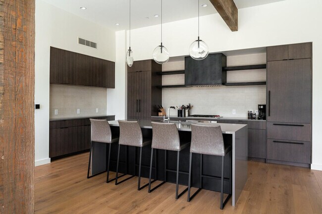 Foto del edificio - 4 Boathouse Way