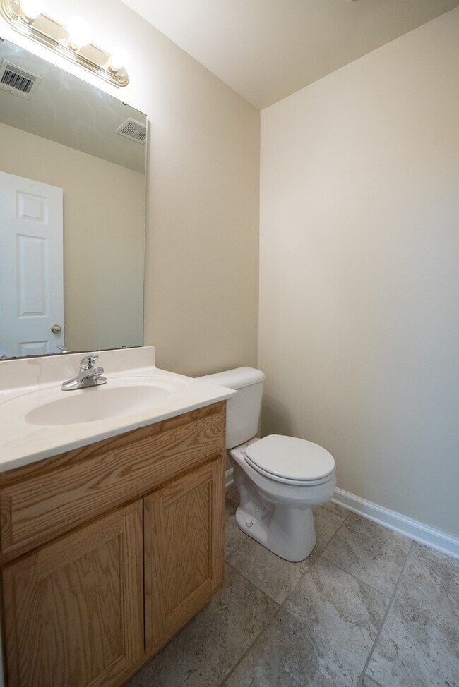 Foto del edificio - Foxcroft Apartments 2 BD, 2.5 BA