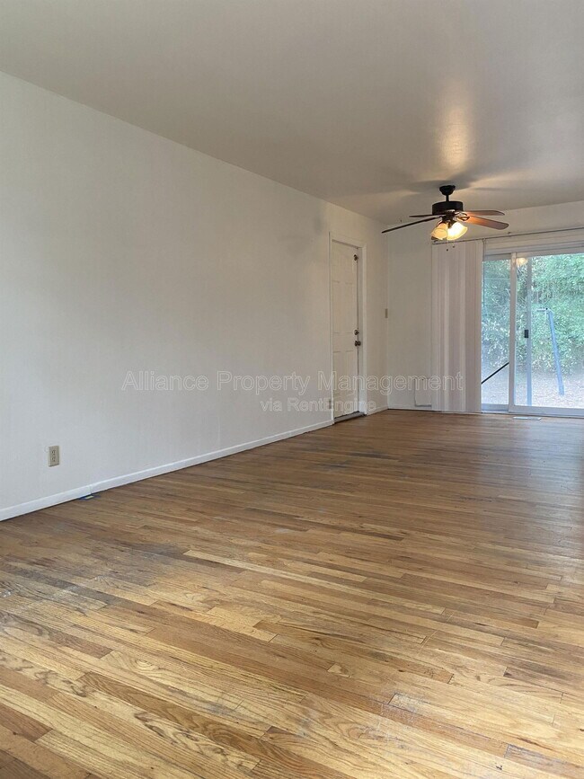 Foto del edificio - 1509 Evergreen Dr