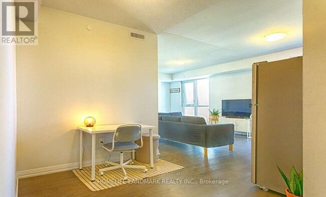 Photo du bâtiment - 9560-9560 Markham Rd