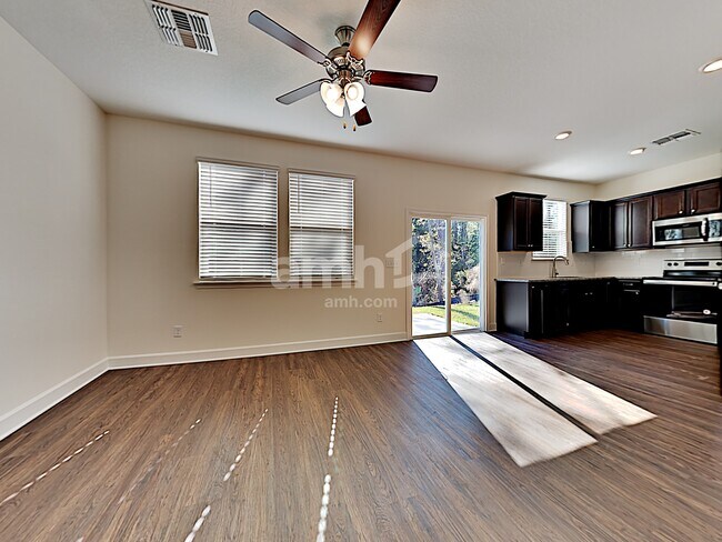 Foto del edificio - 8674 Highfield Ave