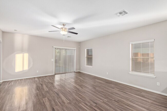 Building Photo - BEAUTIFUL 3 BED, 2 BATH HOME IN THE GATED ...