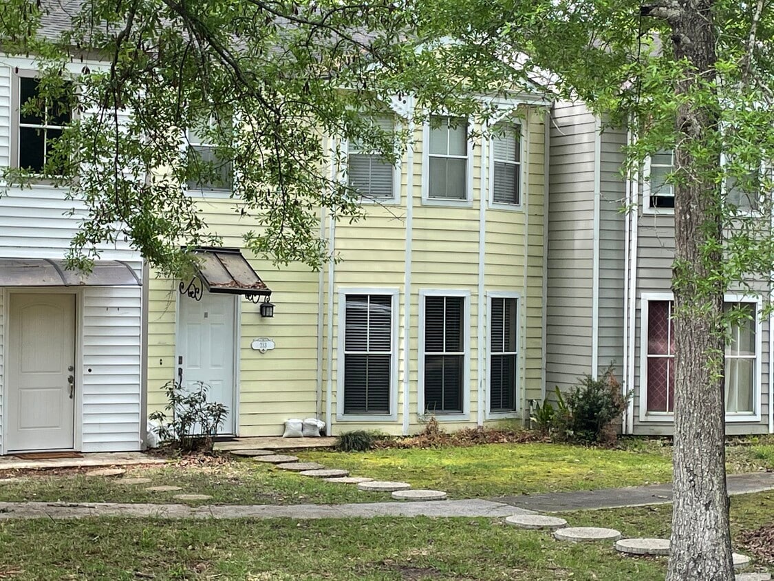 213 (Front) - 213 W 9th Ave