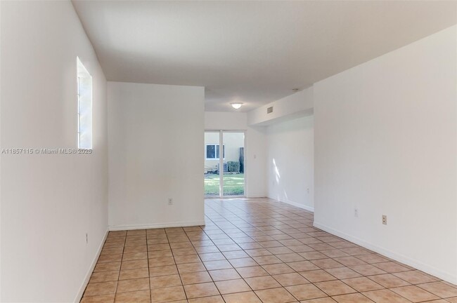 Building Photo - 970 NE 34th Ave