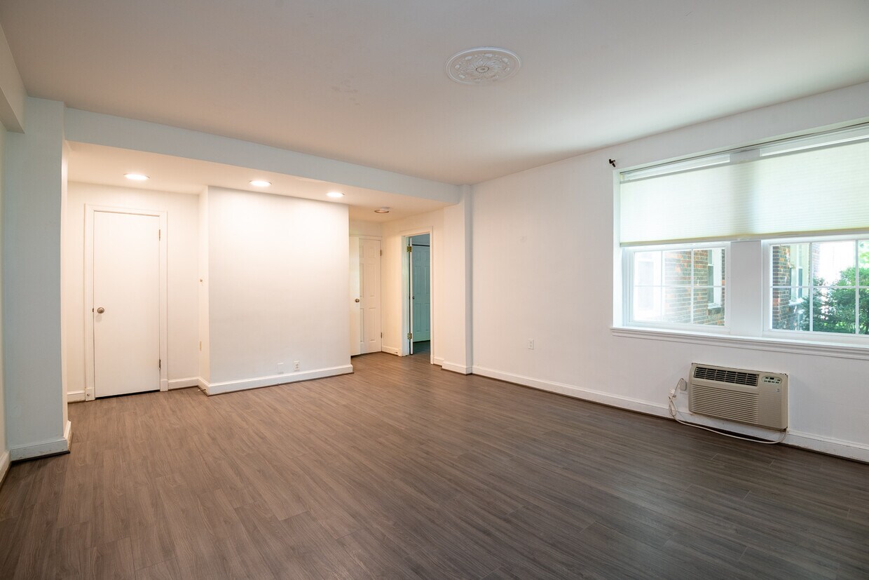 Primary Photo - 3051 Idaho Ave NW