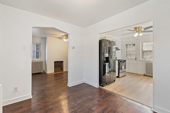 Building Photo - Renovated 2 Bedroom in Greenfield!