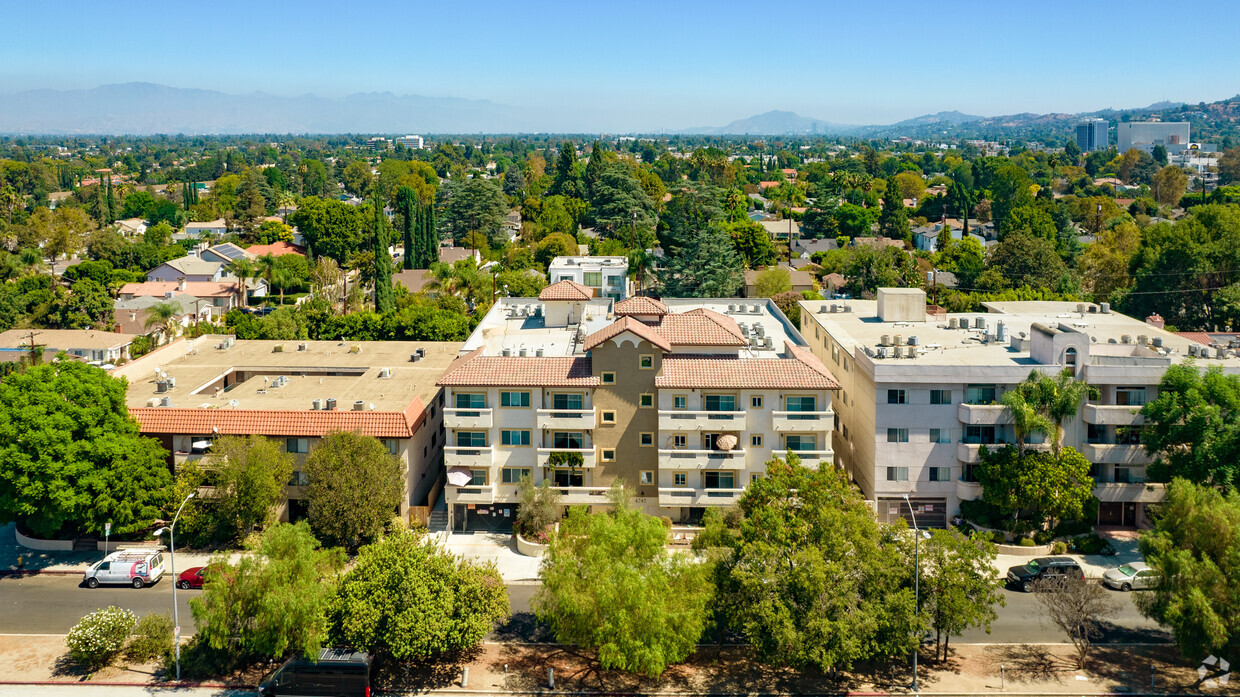 Building Photo - 4742 Sepulveda Blvd