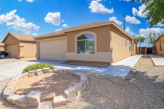 Building Photo - Tucson, AZ - House - $1,645.00 Available O...