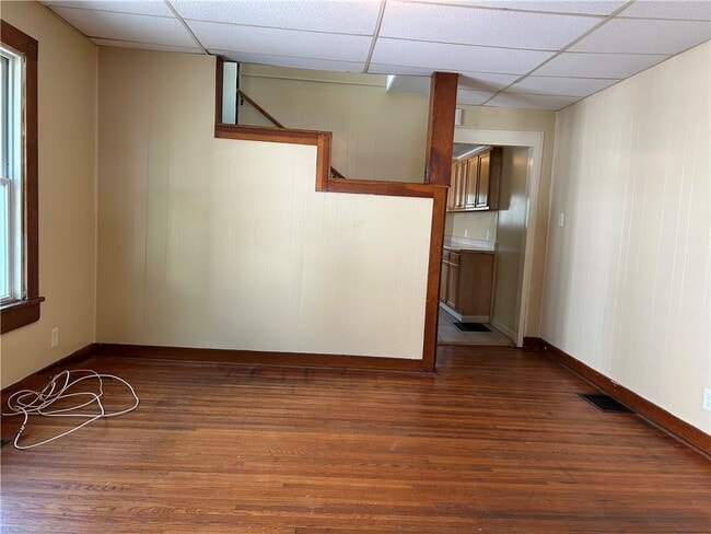 Building Photo - 208 Cummings St