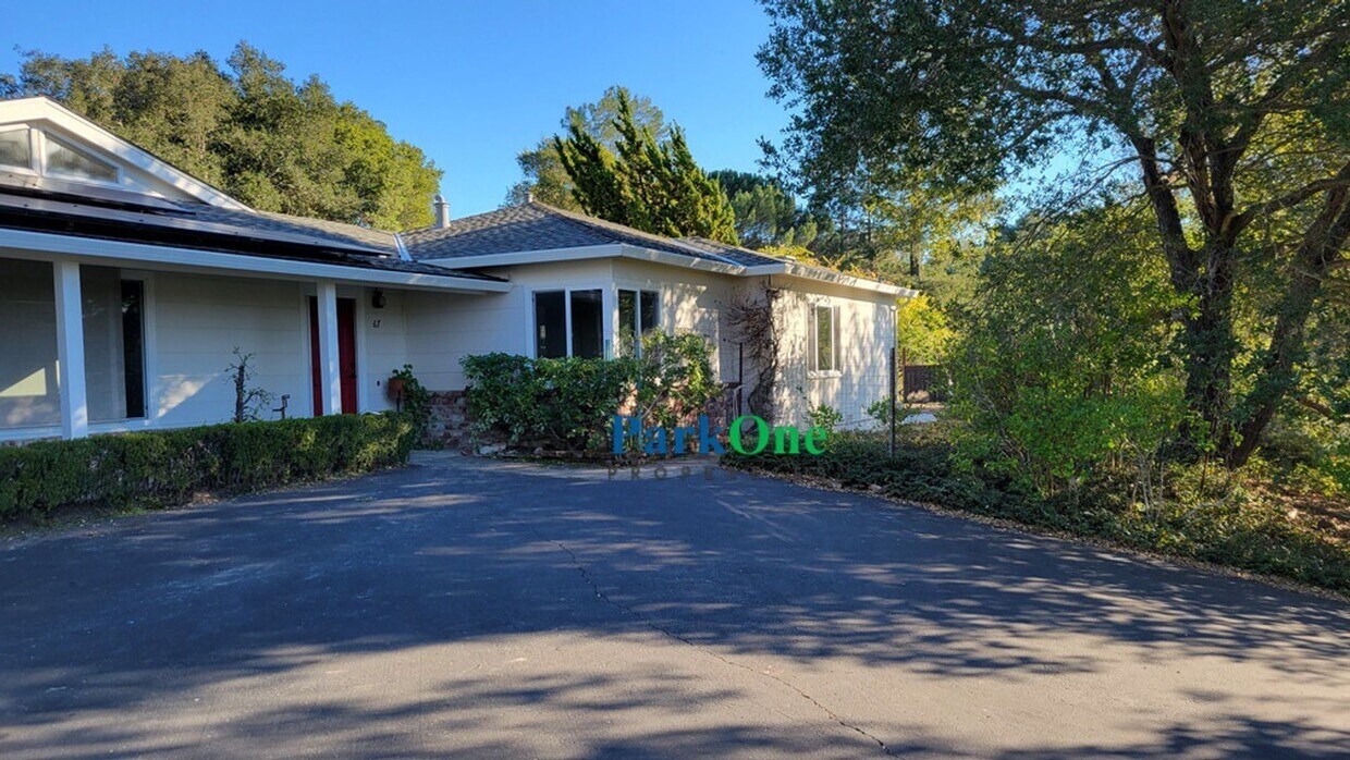 Foto principal - Charming Single Family Home in Orinda!