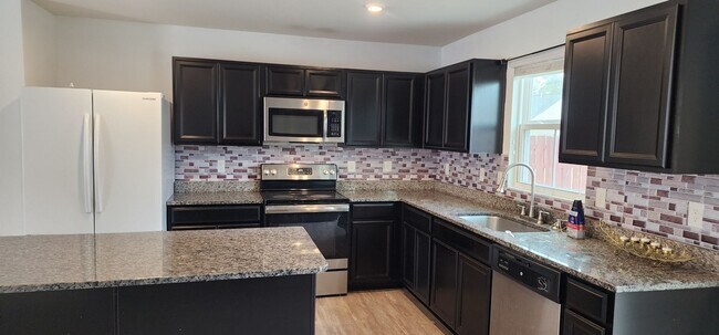 Building Photo - 612 Scribes Ln