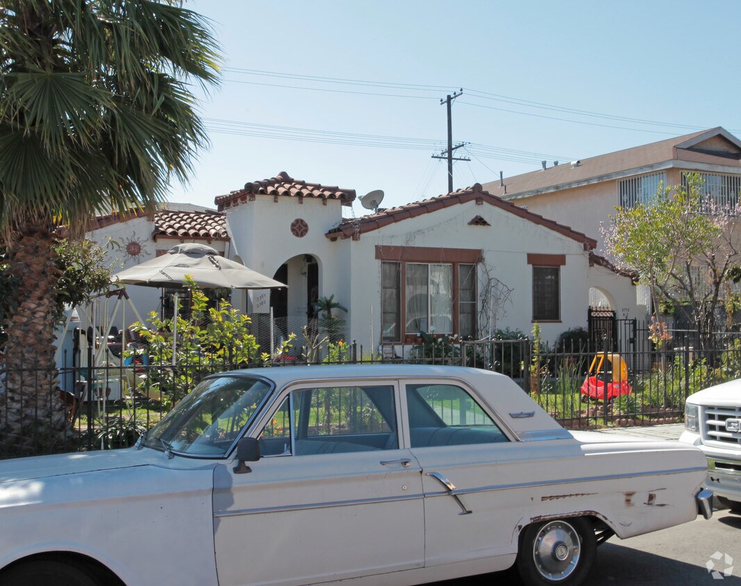 Primary Photo - 2752-2754 E 58th St