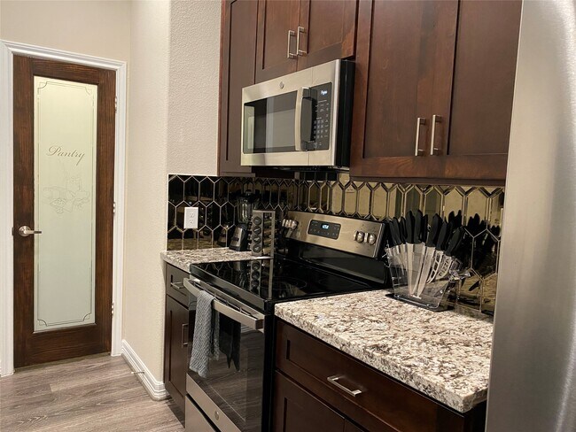 Building Photo - 3144 Southmore Blvd