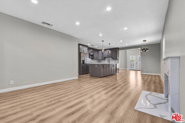 Building Photo - 13964 La Maida St