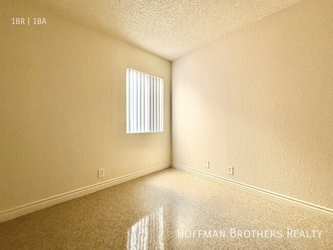 Foto del edificio - 8900 Burnet Ave