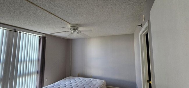 Foto del edificio - 21405 Olean Blvd