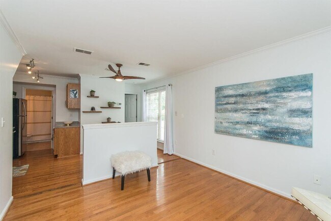 Sala de estar - 415 Marquis Ave