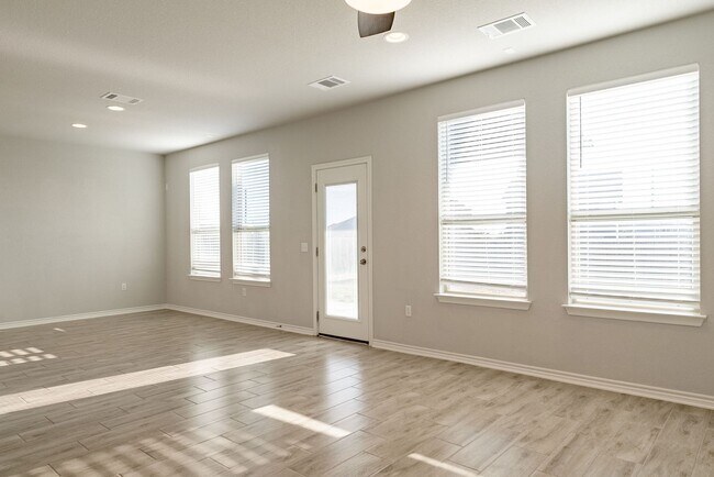 Foto del edificio - Your Dream Home Awaits in the Heart of Harris Ridge!