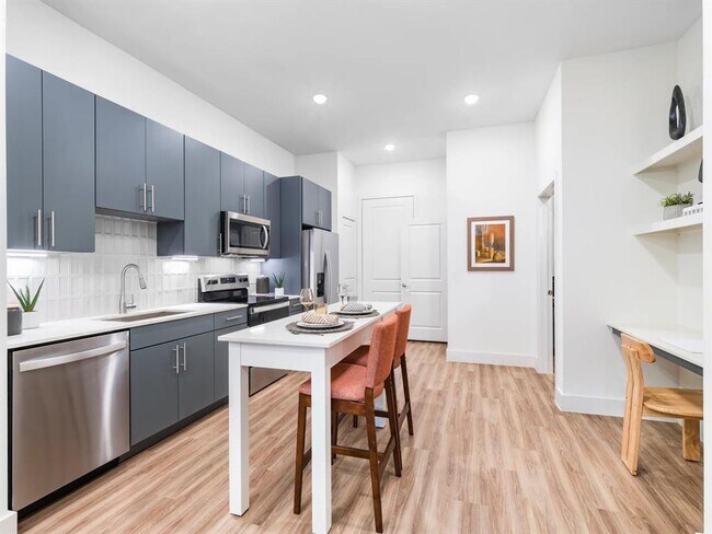 Building Photo - 641 W Crosstimbers St