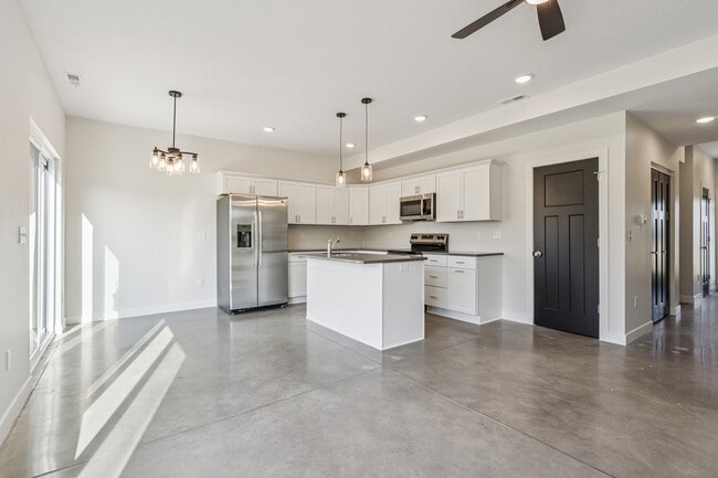 Foto del edificio - 602 Creekside Ln