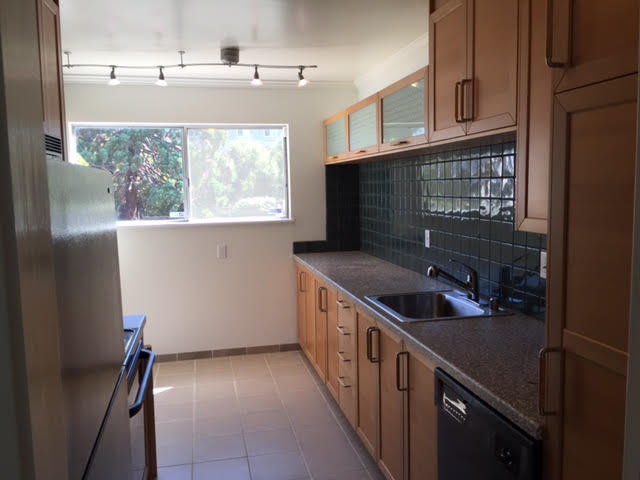 Building Photo - 321 Warwick Ave #203