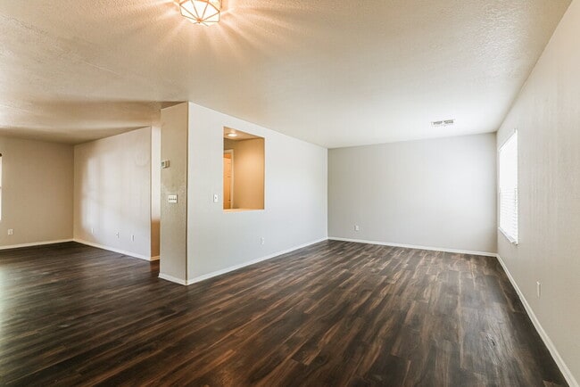 Foto del edificio - 8527 E Vía Cortina De Madera