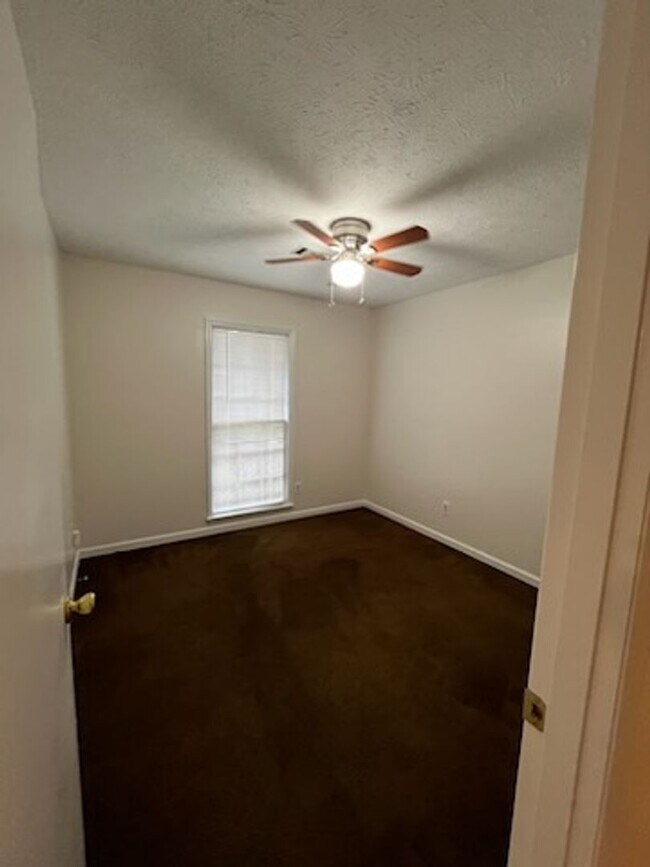 Foto del edificio - 5453 Cranston Dr