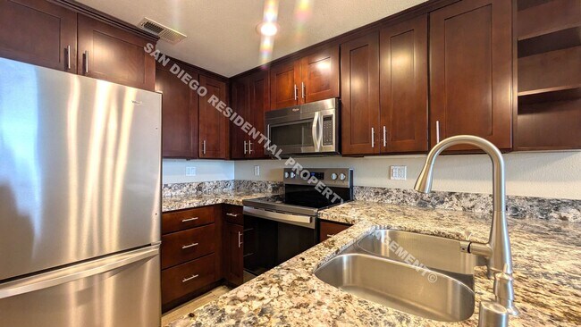 Foto del edificio - Desirable North Park Condo with Amazing Vi...