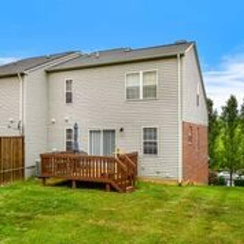 Foto del edificio - 700 Oak Tree Blvd NW