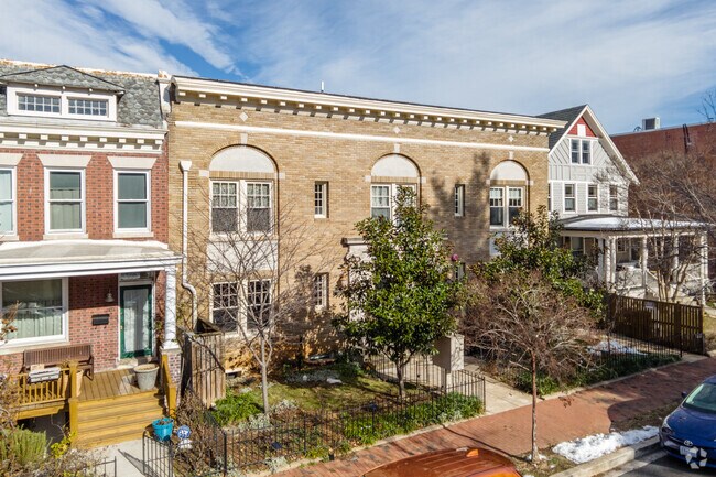 Building Photo - 1823 Newton St NW