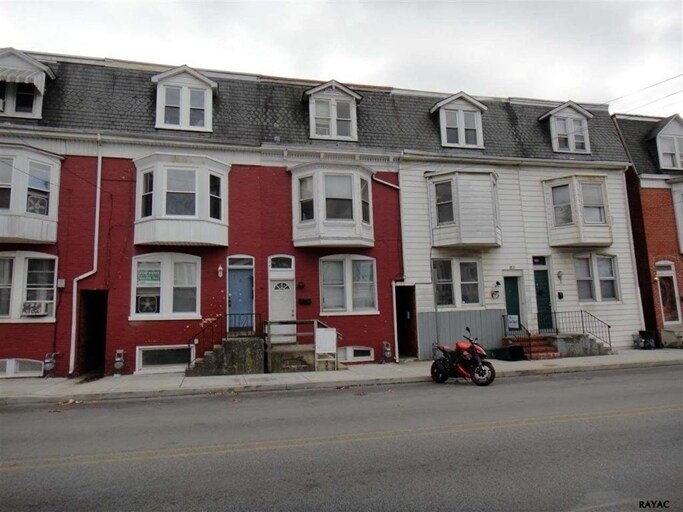 Primary Photo - 144 W Jackson St