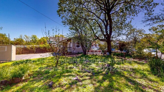 Foto del edificio - 6683 Sebastopol Ave