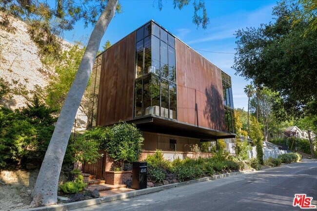 Foto del edificio - 4046 Stoneybrook Dr