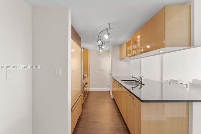 Foto del edificio - 6801 Collins Ave