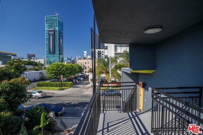 Building Photo - 6244 De Longpre Ave