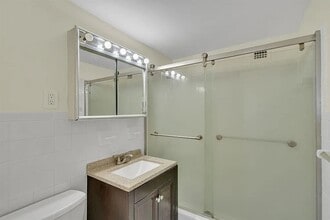 Building Photo - 8 Whittier Pl