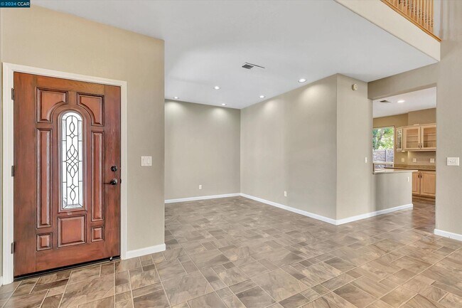 Building Photo - Updated Mediterranean-style home in Renais...