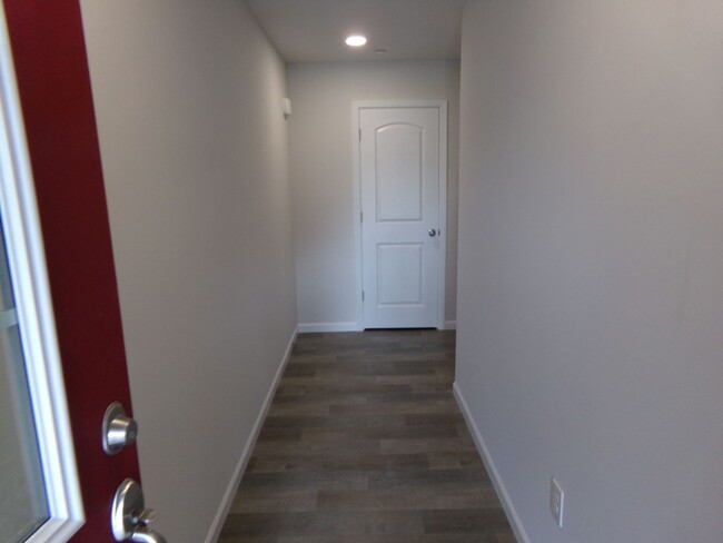 Building Photo - 3 bedroom, 2.5 Bathroom Townhouse